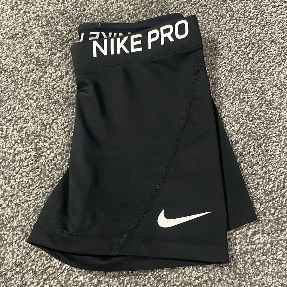 BLACK NIKE PROS
